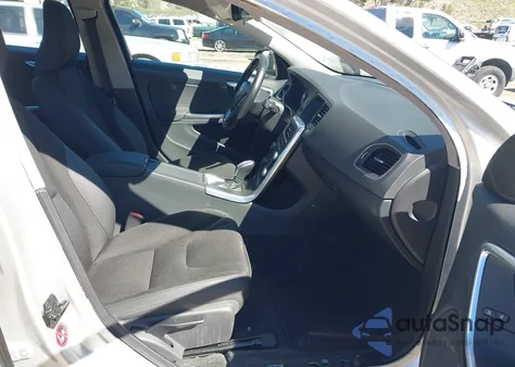 2013 Volvo S60 T5/T5 Platinum/T5 Premier/T5 Premier Plus z USA, uszkodzony, nr VIN YV1612FS9D1231260